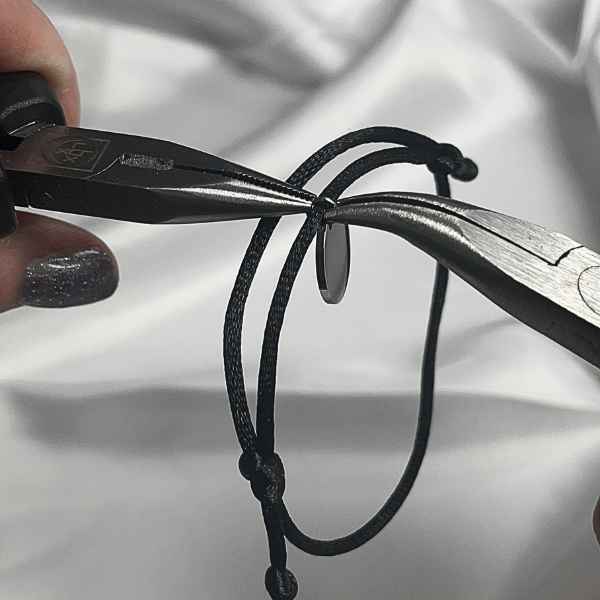 Ruční kompletace šperků Vyryjto